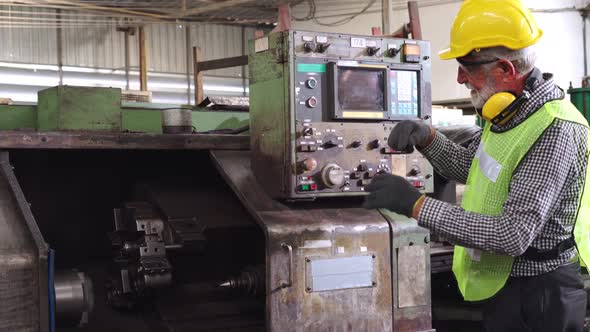 Senior Factory Worker Teach How to Use Machine Equipment in the Factory Workshop alt