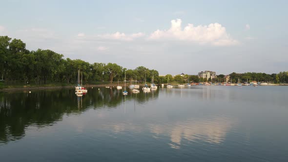 Boats at lake Bde Maka Ska in Minneapolis during summer time, Minnesota, United States alt