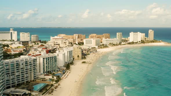 Resort Area in Cancun alt