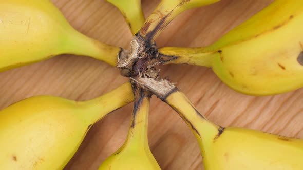 Bananas Forming A Circle On Cutting Board Spinning 03