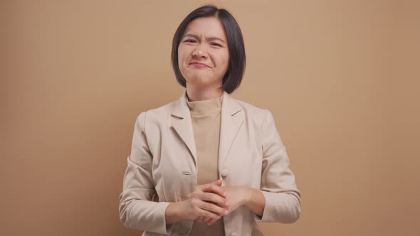 Asian business woman waving hands and say no isolated over beige background. 4K video