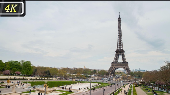 Eiffel Tower and Gardens of the Trocadero in Paris alt