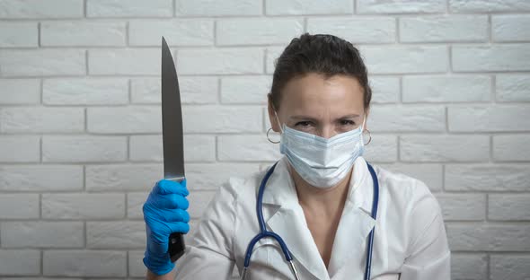 Smiling doctor with knife.  alt
