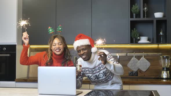 African Americancouple Talks Via Laptop Celebrating Christmas alt