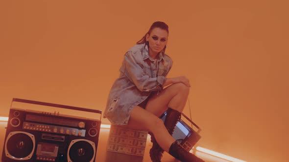 Retro Fashion Model alt