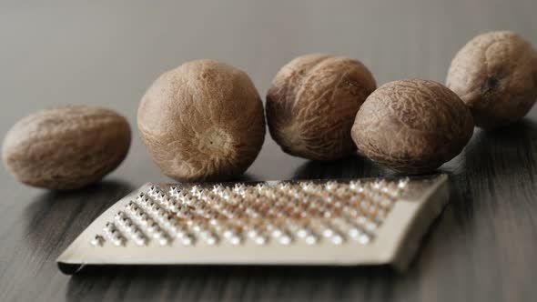 Slow pan on mini grinder and Myristica fragrans pieces  shallow DOF  4K 2160p 30fps UltraHD footage  alt