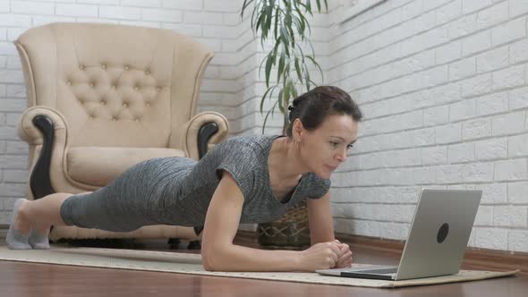 Sport at home. Online training.  alt