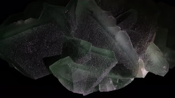 A large specimen of fluorite shimmers in green and bluegreen. alt