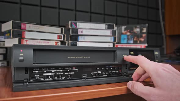 Eject VHS Tape Cassette From VCR Player alt