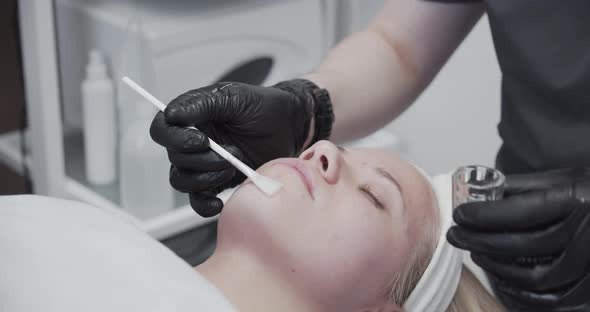 Beauty Treatment Product Applied To Woman'S Face alt