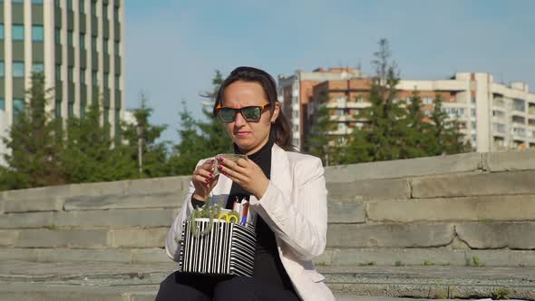 Bankruptcy Fired Woman Needs Financial Help alt