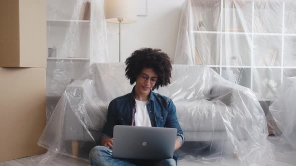 Online Mortgage Home Relocation Guy Using Laptop alt