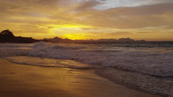 Slow motion, tracking shot of the tide coming in on Devils beach alt
