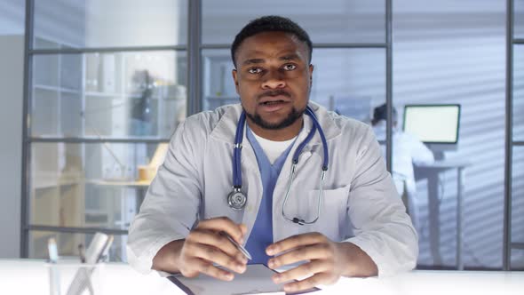 African American GP Talking to Patient during Appointment alt