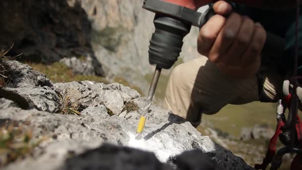 Close-up of the Hammer Drill a Hole in the Rock alt