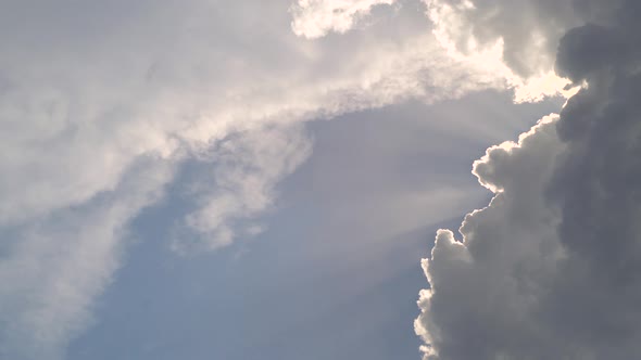 Time lapse beautiful blue sky with clouds and sun rays background. alt