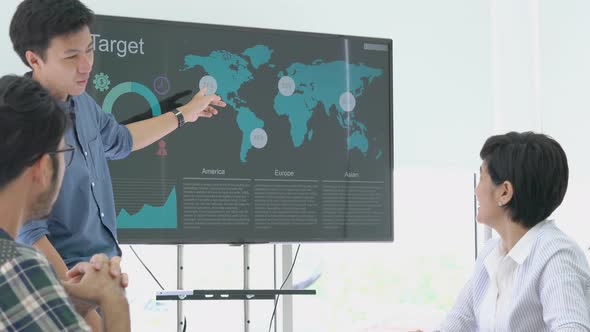 Business people meeting alt