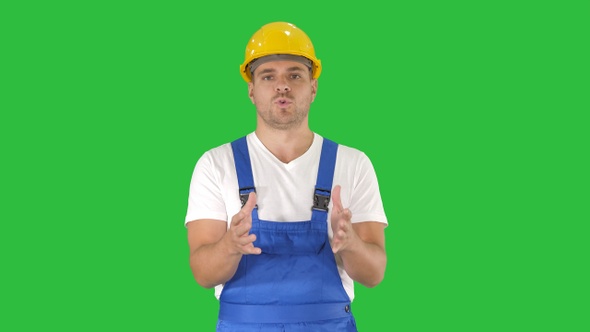 Foreman builder explaining something to camera and talking alt