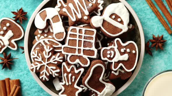 Sweet Christmas Composition. Assortment of Gingerbread Cookies on a Plate alt
