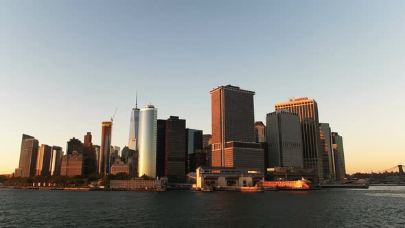 sunset shot of the skyline of manhatten alt