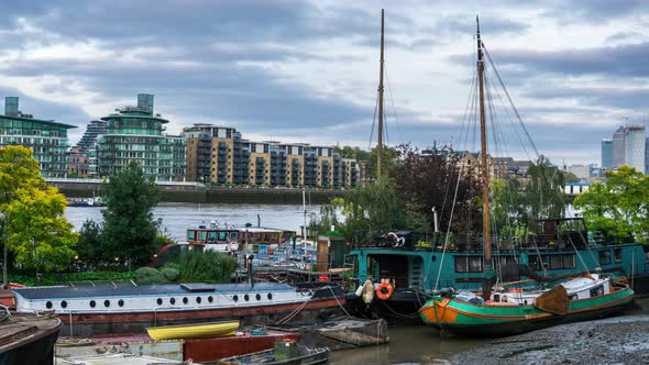 Downings Roads Moorings, river Thames, London, UK alt