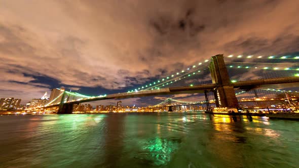 Brooklyn and Manhattan Bridge and the New York City skyline time lapse. alt