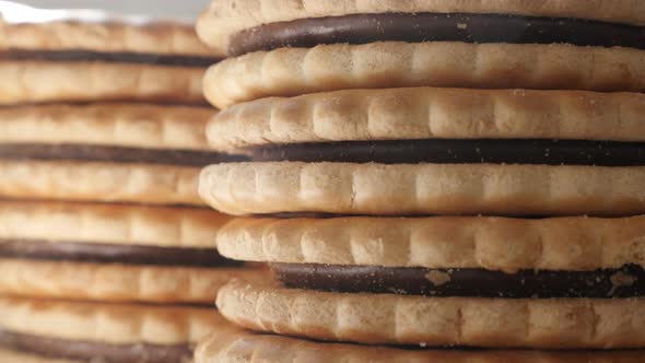 American chocolate sandwich cookies pile close-up  slow tilt 4K 2160p 30fps UltraHD footage - Sandwi alt