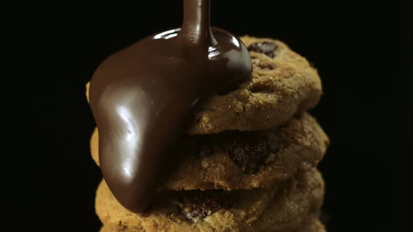 Chocolate sauce on cookie, Slow Motion alt