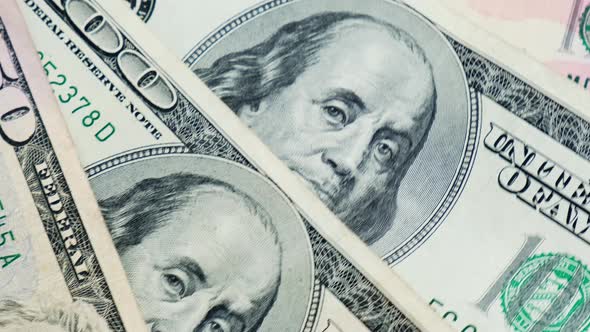Hundred Dollar Bills Spinning alt