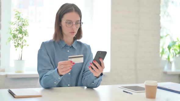Young Woman making Online Payment on Smartphone alt