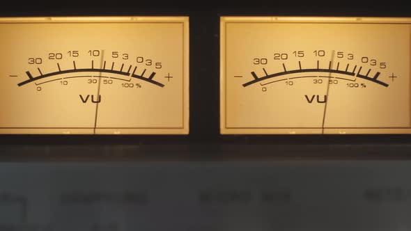 Audio Signal Levels Monitoring Audio Console on Classic Sound Amplifier alt