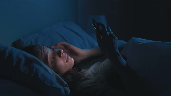 Late Online Night Insomnia Tired Woman Phone Bed alt