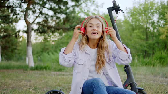 Happy and Pretty Woman with Blonde Hair While alt