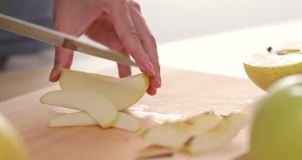 Cutting apple into small pieces alt