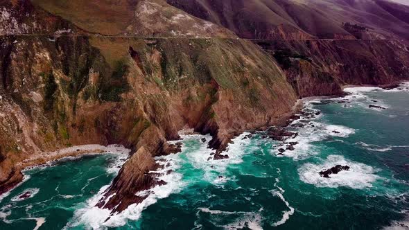Coastal Highway on Huge Cliffs above Turquoise Ocean in Big Sur, Cali alt