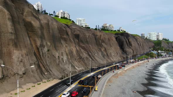 Boom job down 4k aerial video of the Miraflores coast in Lima, Peru, in a summer sunny day. People a alt
