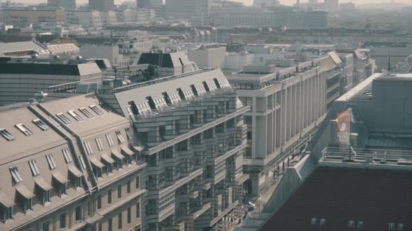 SLOW MOTION: Cityscape of Berlin with towers of Potsdamer Platz in summer alt