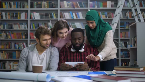 Students with Tablet Pc Researching in Library alt
