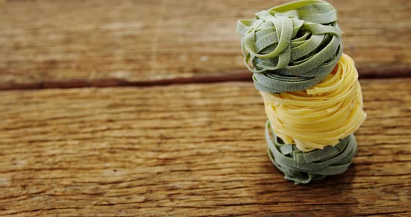 Close-up of green and yellow fettuccine alt
