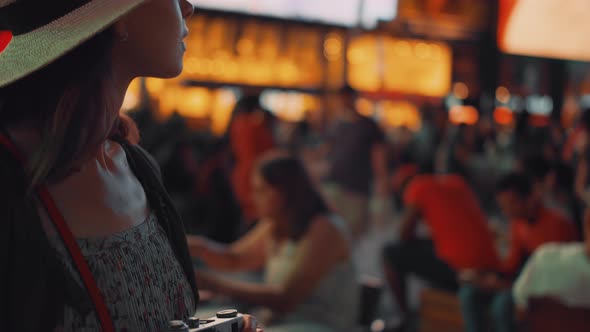 Attractive woman in New York City alt