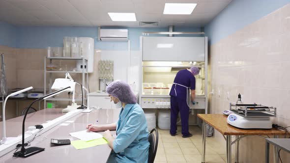 Researchers Conduct Research in the Laboratory alt