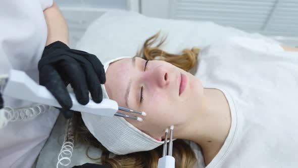 Cosmetic Procedure to Improve the Condition of the Skin of the Face with Microcurrents alt