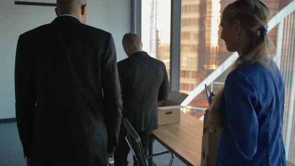 Afro-american Boss Businessman Helping Colleagues and Employees. alt