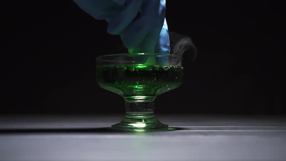 Chemical Reaction of Water to the Addition of Dry Ice Top View alt