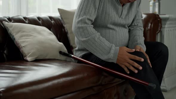 Senior Adult With Serious Legs and knee Pain 36 alt