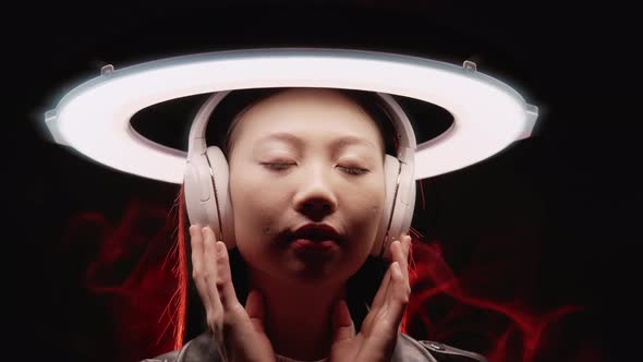 Music Chill Cyberpunk People Girl in Headphones alt