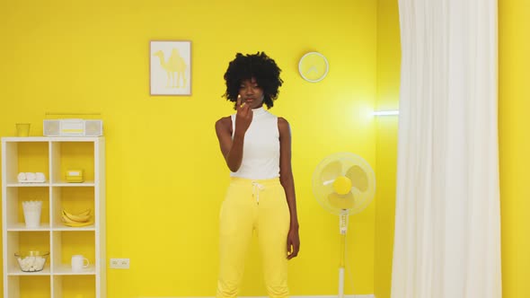 Portrait of Black Stylish Model alt