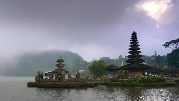 Pura Ulun Danu Bratan Temple, Major Shivaite Water Temple in Bali, Indonesia alt
