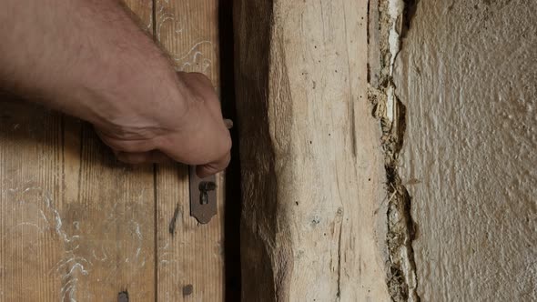 Trying to open  abandoned house doors  close-up 4K 2160p 30fps UlraHD footage - Old  wooden planks a alt