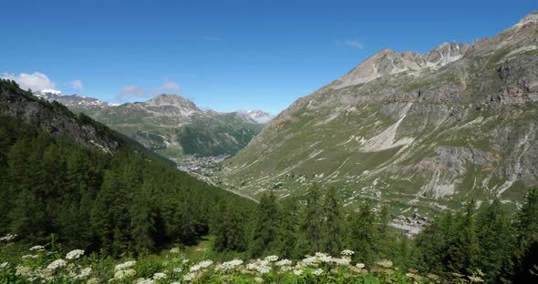 Climbing to the Iseran Pass, Savoie department, France alt